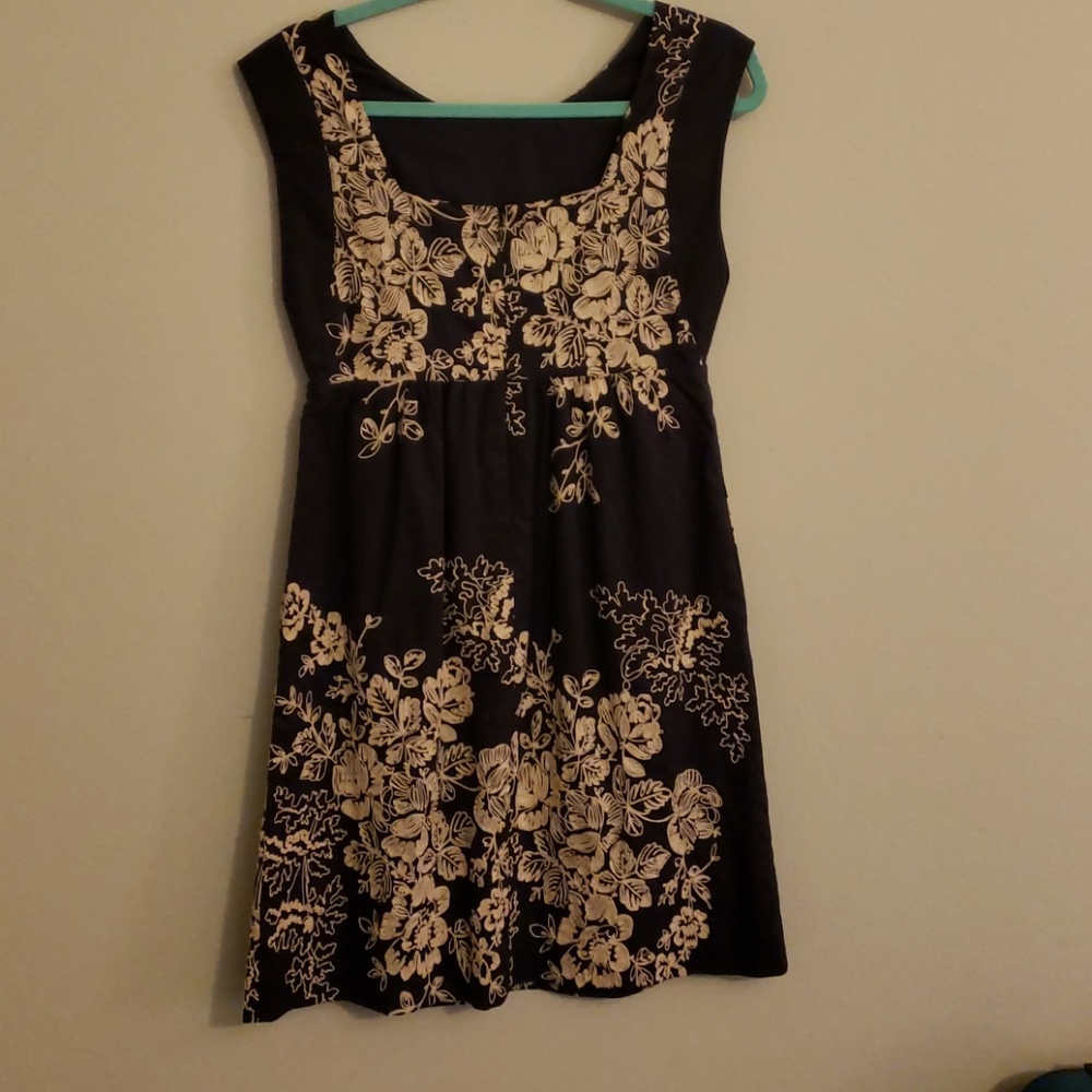 Dress - Picture 2 of 4